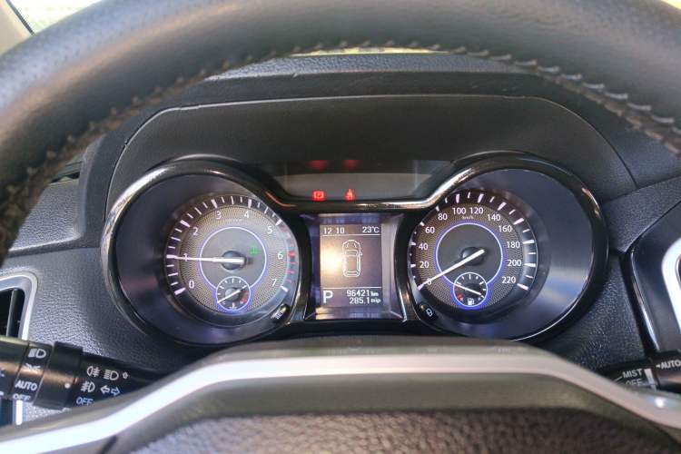 Used JMC Yusheng S350 2016 2.0T Automatic All-Wheel Drive Gasoline Ultra-Luxury 5-Seater Instrument Cluster