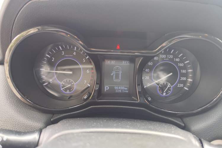 Used JMC Yusheng S350 2016 2.0T Automatic All-Wheel Drive Gasoline Ultra-Luxury 7-Seater Instrument Cluster