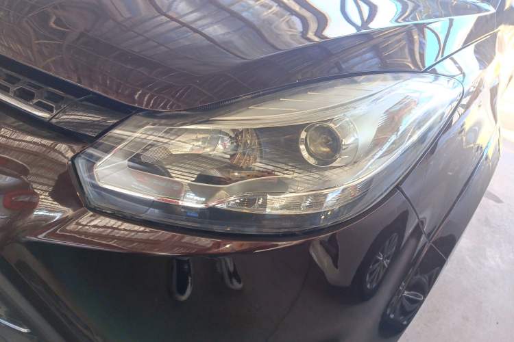 Used JMC Yusheng S350 2016 2.0T Automatic All-Wheel Drive Gasoline Ultra-Luxury 5-Seater Left Front Headlight