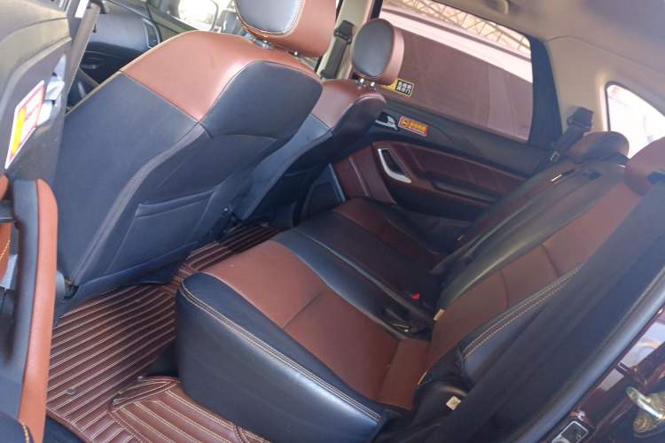 Used JMC Yusheng S350 2016 2.0T Automatic All-Wheel Drive Gasoline Ultra-Luxury 5-Seater Left Rear Seat