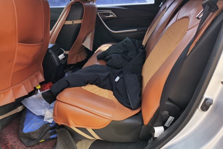 Used JMC Yusheng S350 2016 2.4T Automatic 2WD Diesel Luxury 5-Seater Left Rear Seat