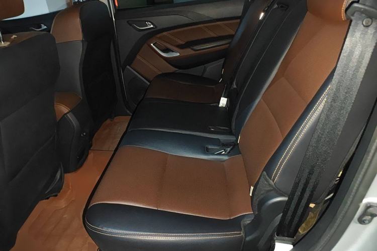Used JMC Yusheng S350 2016 2.4T Manual 4x4 Diesel Luxury Edition 5-Seater Left Rear Seat