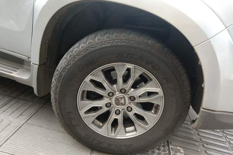 Used JMC Yusheng S350 2016 2.4T Automatic 4x4 Diesel Luxury 5-Seater Right Front Wheel Hub