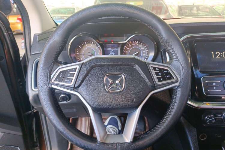 Used JMC Yusheng S350 2016 2.0T Automatic All-Wheel Drive Gasoline Ultra-Luxury 5-Seater Steering Wheel