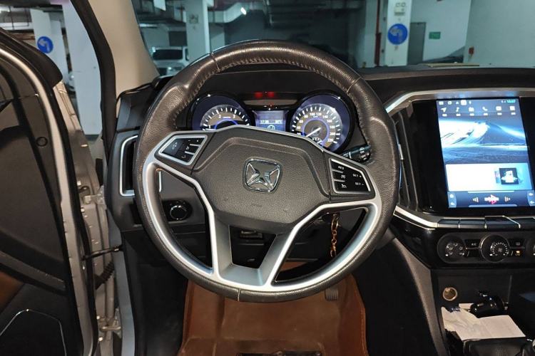 Used JMC Yusheng S350 2016 2.4T Manual 4x4 Diesel Luxury Edition 5-Seater Steering Wheel