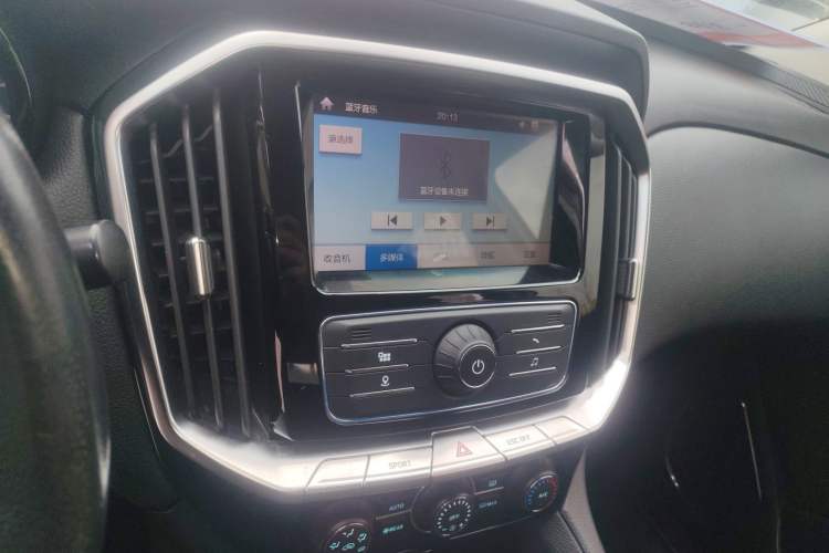 Used JMC Yusheng S350 2016 2.0T Automatic 2WD Gasoline Luxury 7-Seater Audio And AC Panel