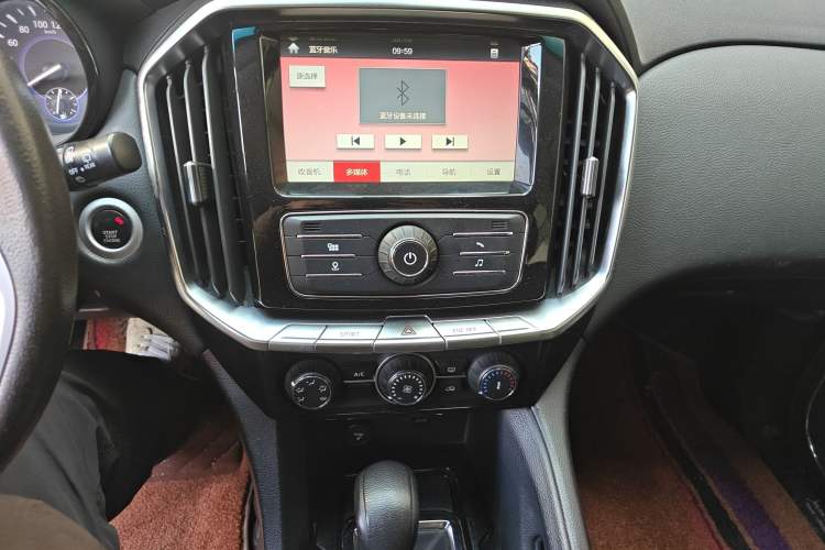Used JMC Yusheng S350 2016 2.4T Automatic 4x4 Diesel Luxury 5-Seater Audio And AC Panel