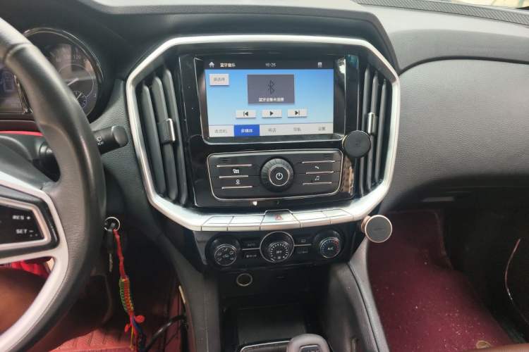 Used JMC Yusheng S350 2016 2.0T Manual 4x4 Gasoline Luxury Version with Sunroof 7 Seats Audio And AC Panel