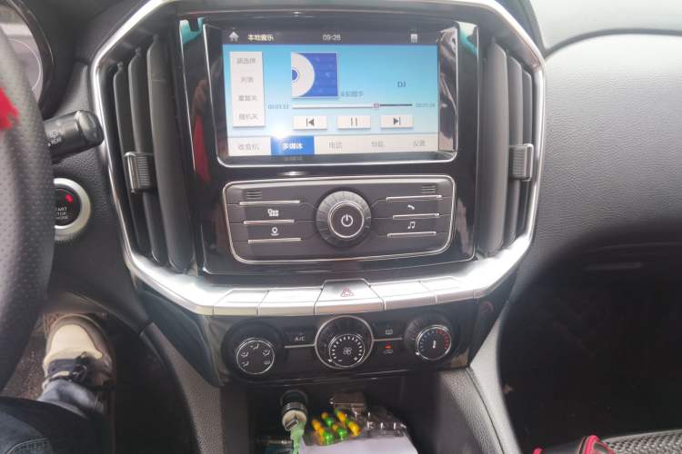 Used JMC Yusheng S350 2016 2.4T Automatic 4x4 Diesel Luxury 5-Seater Audio And AC Panel