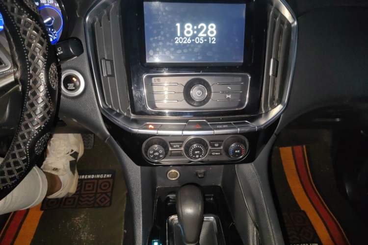 Used JMC Yusheng S350 2016 2.0T Automatic All-Wheel Drive Gasoline Ultra-Luxury 5-Seater Audio And AC Panel