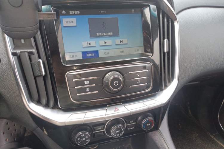 Used JMC Yusheng S350 2016 2.0T Manual 4x4 Gasoline Luxury Sunroof Version 5 Seats Audio And AC Panel