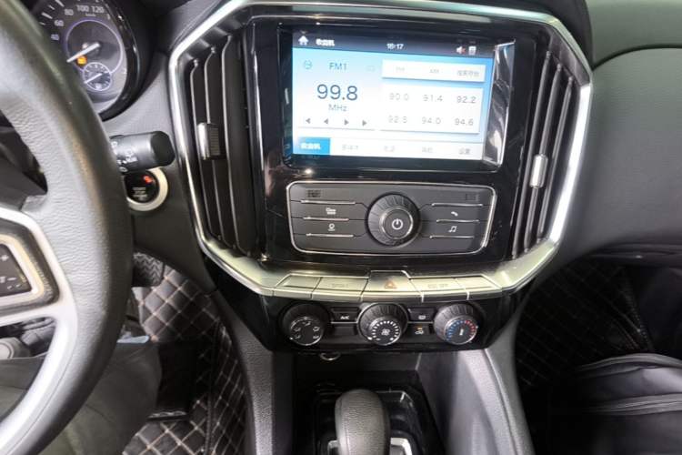 Used JMC Yusheng S350 2016 2.4T Automatic 4x4 Diesel Luxury 5-Seater Audio And AC Panel