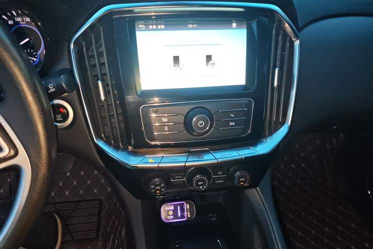 Used JMC Yusheng S350 2016 2.0T Automatic Two-Wheel Drive Gasoline Ultra-Luxury 5-Seater Audio And AC Panel