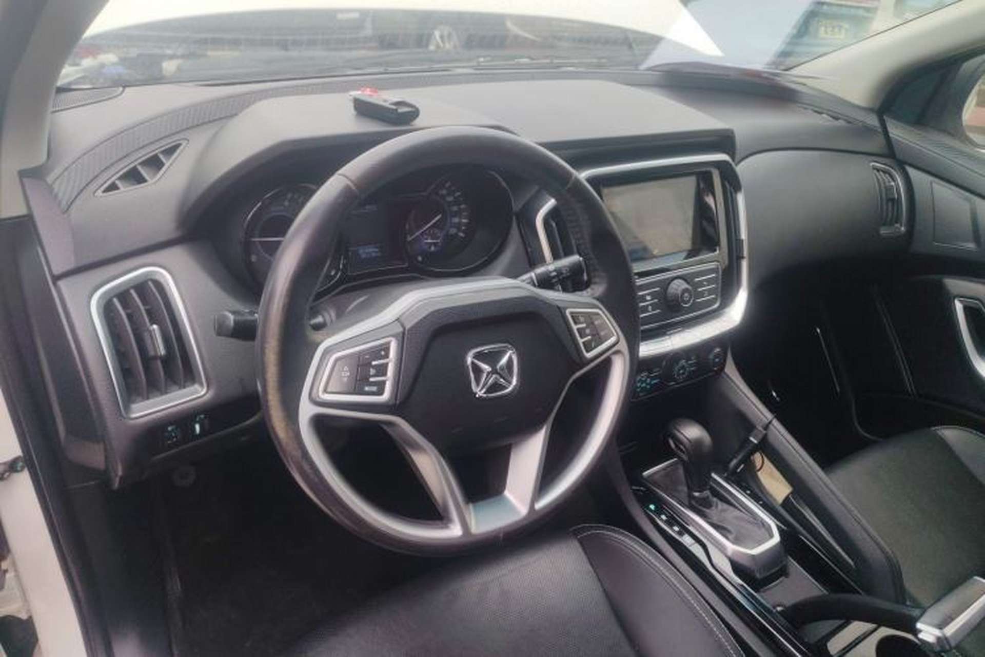 Used JMC Yusheng S350 2016 2.0T Automatic 2WD Gasoline Luxury 7-Seater Center Console
