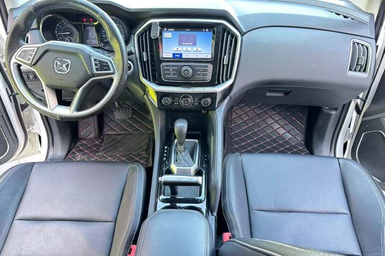 Used JMC Yusheng S350 2016 2.0T Automatic 4x4 Gasoline Luxury Version with Sunroof 7 Seats Center Console