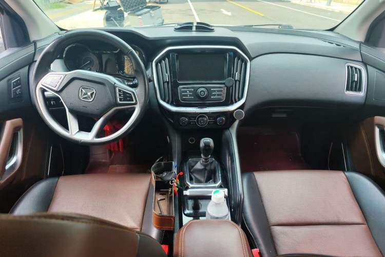 Used JMC Yusheng S350 2016 2.0T Manual 4x4 Gasoline Luxury Version with Sunroof 7 Seats Center Console