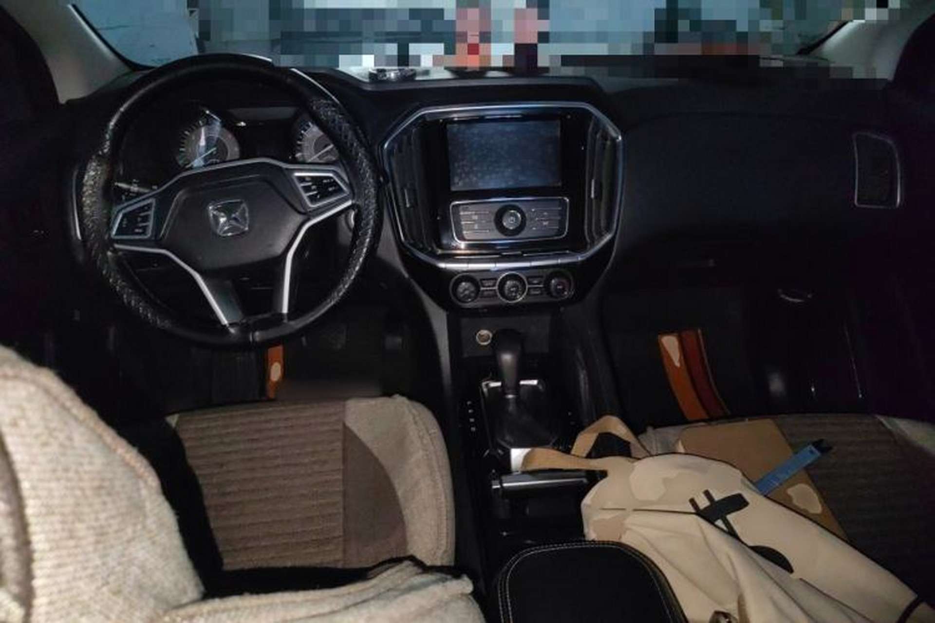 Used JMC Yusheng S350 2016 2.0T Automatic All-Wheel Drive Gasoline Ultra-Luxury 5-Seater Center Console