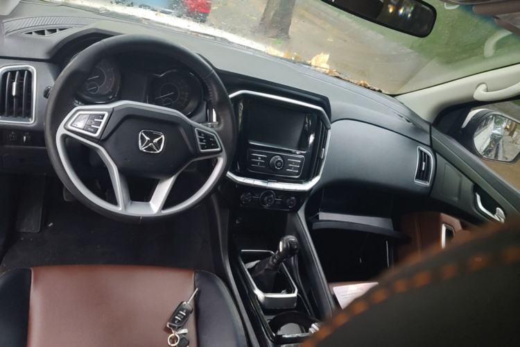 Used JMC Yusheng S350 2016 2.0T Manual Two-Wheel Drive Gasoline Luxury Edition 5 Seats Center Console