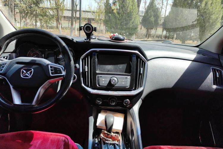 Used JMC Yusheng S350 2016 2.0T Automatic All-Wheel Drive Gasoline Luxury Version with Sunroof 5 Seats Center Console