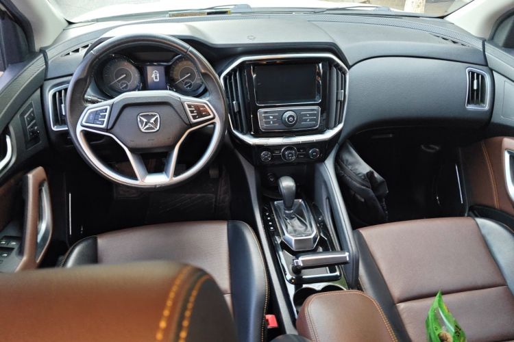 Used JMC Yusheng S350 2016 2.0T Automatic Two-Wheel Drive Gasoline Luxury Version with Sunroof 5 Seats Center Console