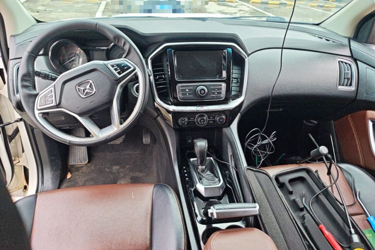 Used JMC Yusheng S350 2016 2.0T Automatic Two-Wheel Drive Gasoline Luxury Version with Sunroof 5 Seats Center Console