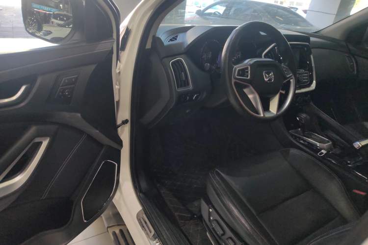 Used JMC Yusheng S350 2016 2.0T Automatic 4x4 Gasoline Luxury Version with Sunroof 7 Seats Driver Seat