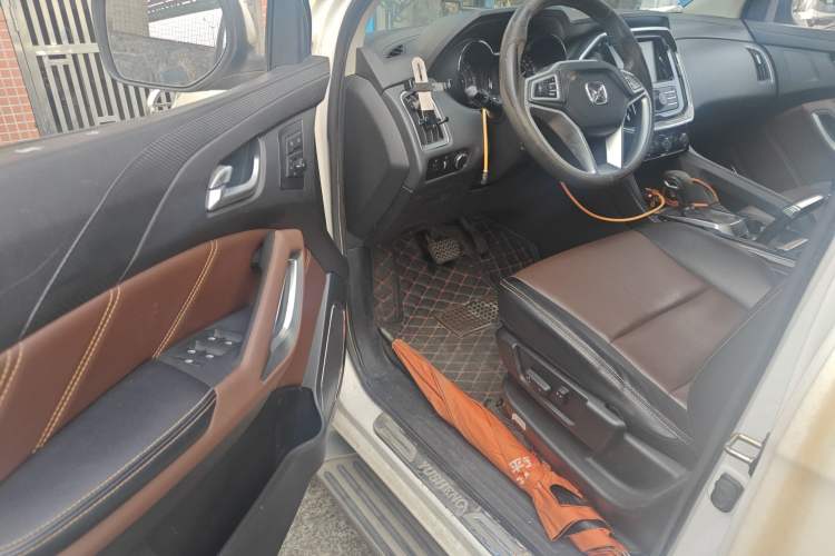 Used JMC Yusheng S350 2016 2.0T Automatic 4x4 Gasoline Luxury Version with Sunroof 7 Seats Driver Seat