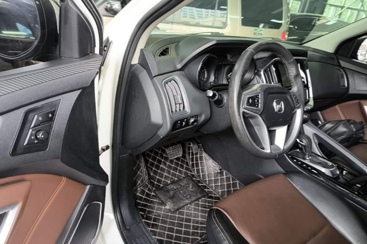 Used JMC Yusheng S350 2016 2.4T Automatic 4x4 Diesel Luxury 5-Seater Driver Seat