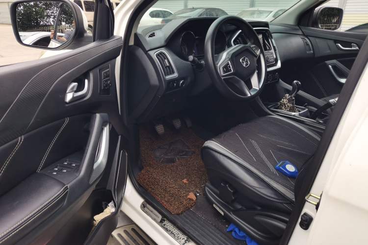 Used JMC Yusheng S350 2016 2.4T Manual 4x4 Diesel Luxury Edition 5-Seater Driver Seat