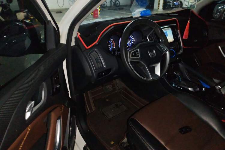 Used JMC Yusheng S350 2016 2.0T Automatic Two-Wheel Drive Gasoline Luxury Version with Sunroof 5 Seats Driver Seat