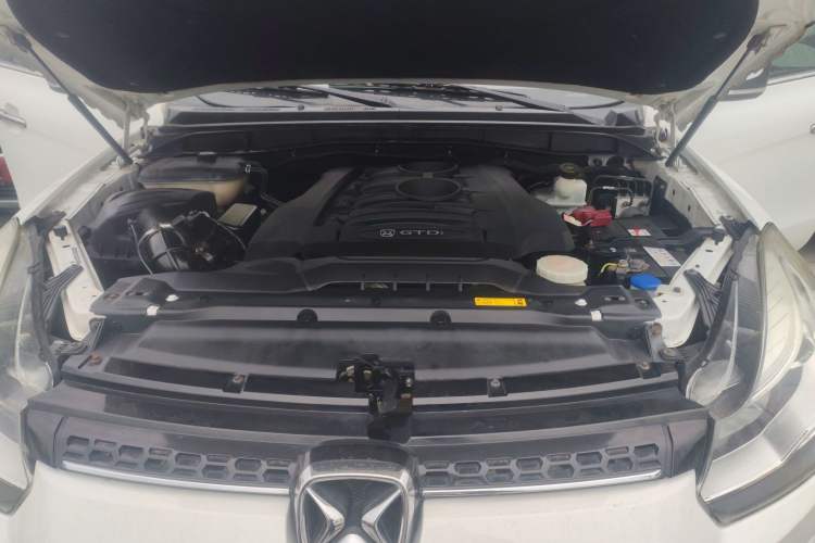 Used JMC Yusheng S350 2016 2.0T Automatic 2WD Gasoline Luxury 7-Seater Engine Bay