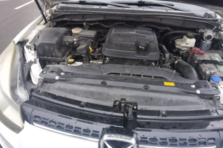 Used JMC Yusheng S350 2016 2.4T Automatic 4x4 Diesel Luxury 5-Seater Engine Bay