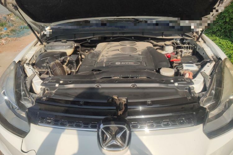 Used JMC Yusheng S350 2016 2.0T Automatic Two-Wheel Drive Gasoline Luxury Edition 5 Seats Engine Bay