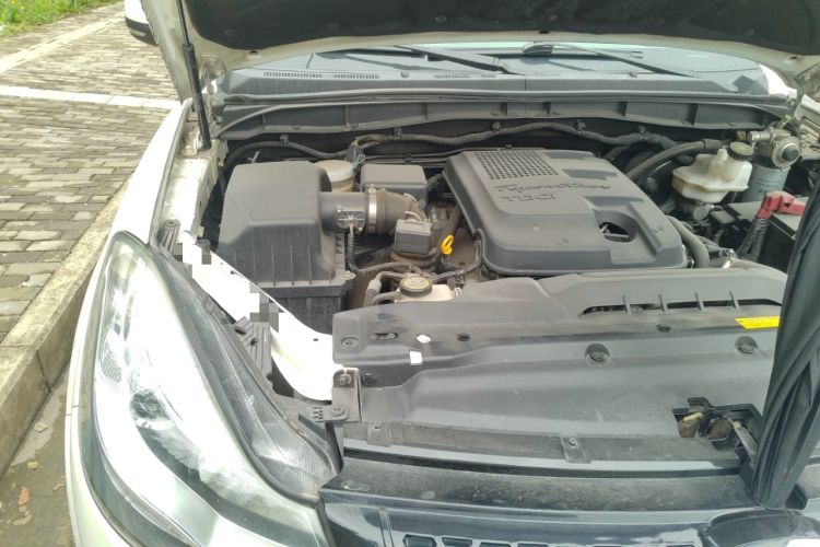 Used JMC Yusheng S350 2016 2.4T Automatic 2WD Diesel Luxury 5-Seater Engine Bay Right