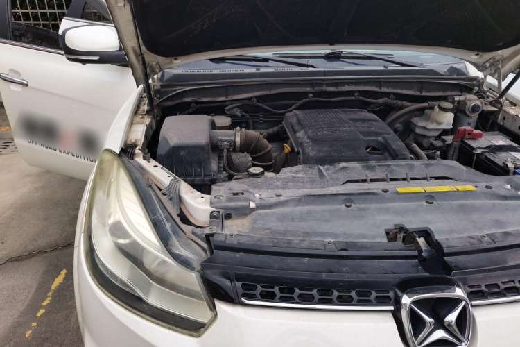 Used JMC Yusheng S350 2016 2.4T Manual 4x4 Diesel Luxury Edition 5-Seater Engine Bay Right