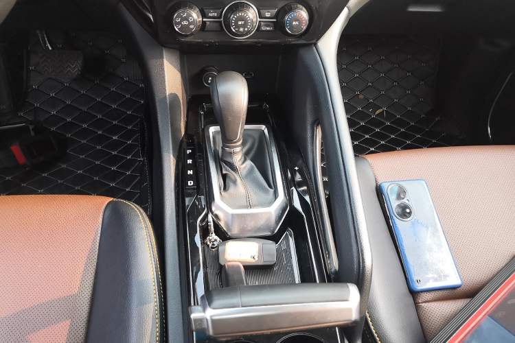 Used JMC Yusheng S350 2016 2.0T Automatic All-Wheel Drive Gasoline Ultra-Luxury 5-Seater Gear Lever