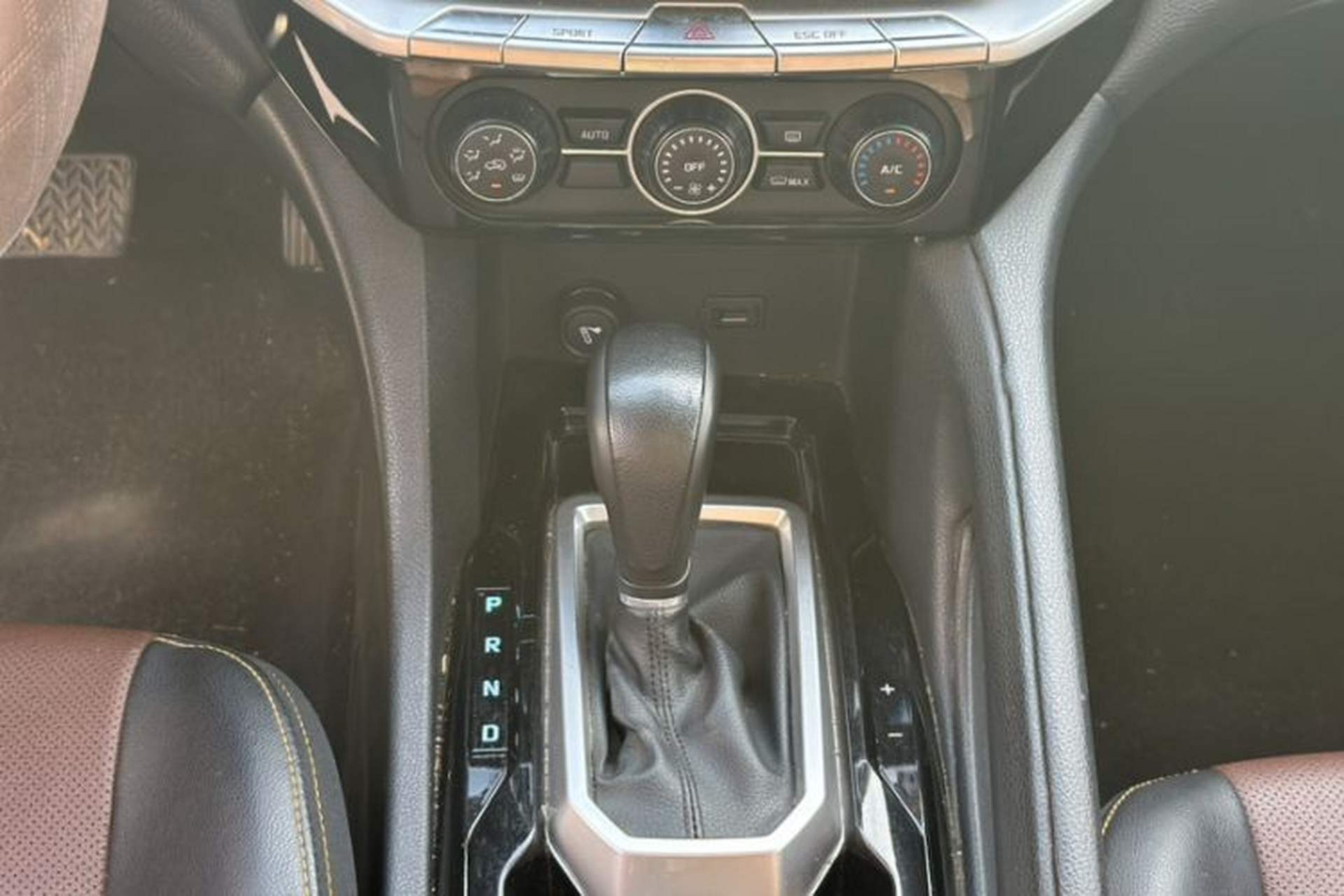 Used JMC Yusheng S350 2016 2.0T Automatic All-Wheel Drive Gasoline Luxury Edition 5 Seats Gear Lever