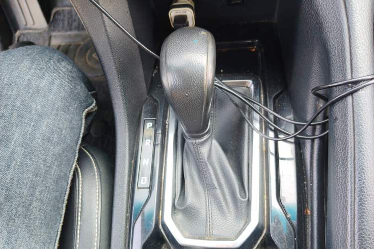 Used JMC Yusheng S350 2016 2.0T Automatic All-Wheel Drive Gasoline Ultra-Luxury 5-Seater Gear Lever