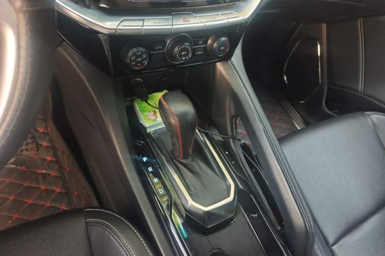 Used JMC Yusheng S350 2016 2.0T Automatic All-Wheel Drive Gasoline Luxury Version with Sunroof 5 Seats Gear Lever