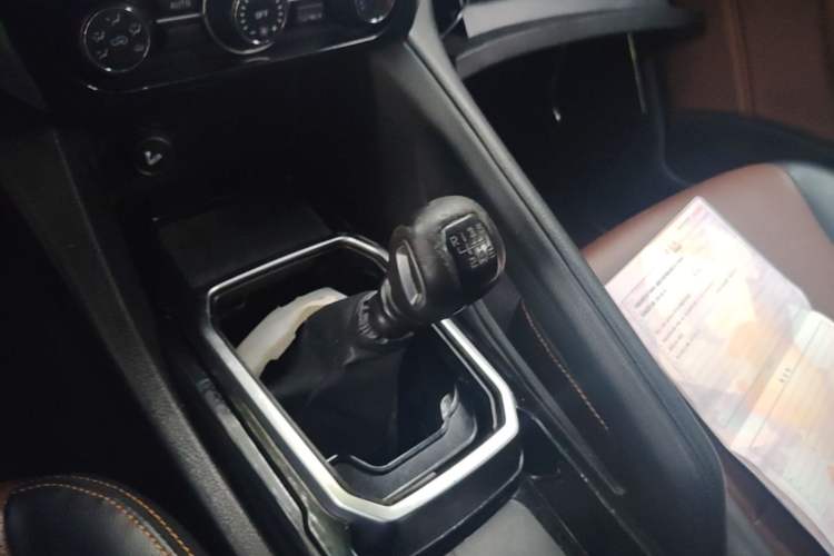 Used JMC Yusheng S350 2016 2.0T Manual Two-Wheel Drive Gasoline Luxury Edition 5 Seats Gear Lever