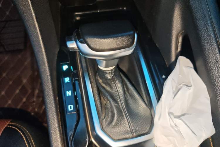 Used JMC Yusheng S350 2016 2.0T Automatic Two-Wheel Drive Gasoline Ultra-Luxury 5-Seater Gear Lever