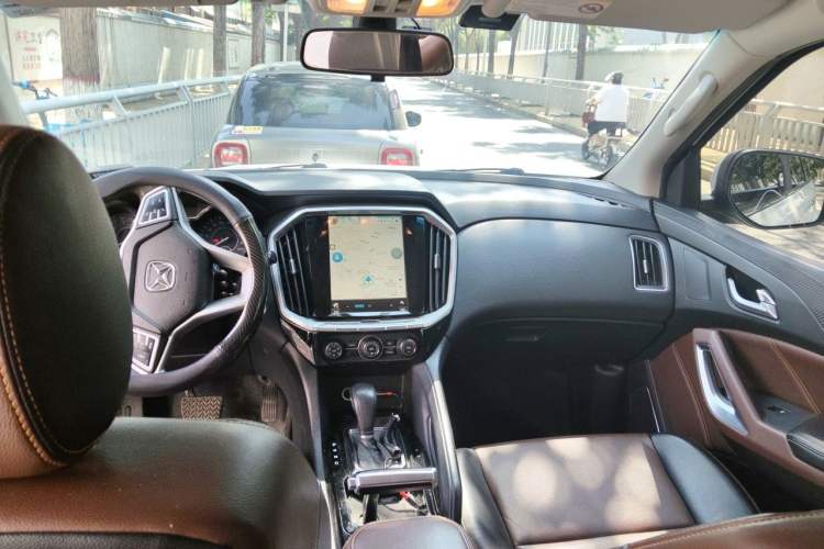 Used JMC Yusheng S350 2016 2.0T Automatic All-Wheel Drive Gasoline Ultra-Luxury 5-Seater Headliner