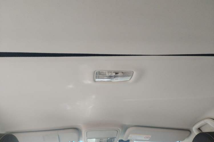 Used JMC Yusheng S350 2016 2.4T Automatic 4x4 Diesel Luxury 5-Seater Headliner