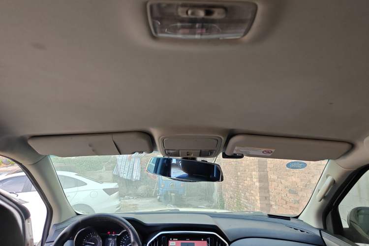 Used JMC Yusheng S350 2016 2.4T Automatic 4x4 Diesel Luxury 5-Seater Headliner