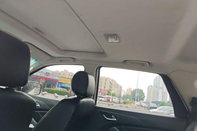 Used JMC Yusheng S350 2016 2.0T Automatic Two-Wheel Drive Gasoline Luxury Version with Sunroof 5 Seats Headliner