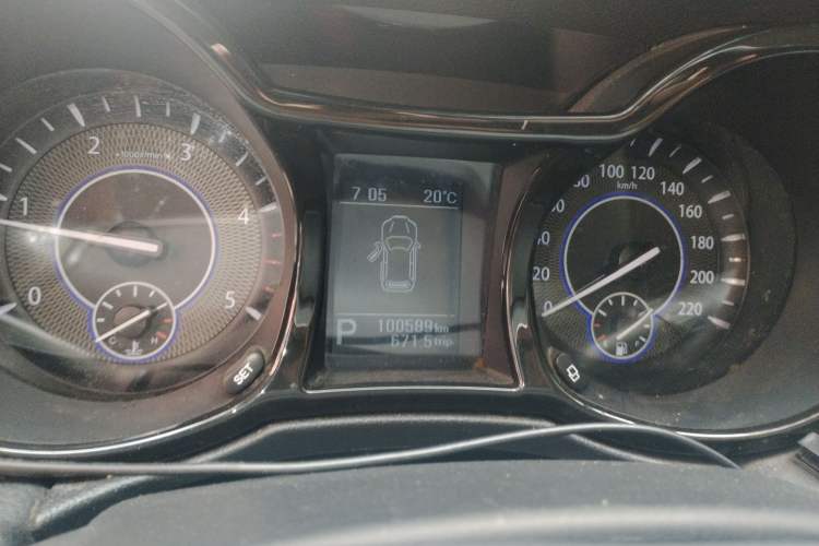 Used JMC Yusheng S350 2016 2.4T Automatic 4x4 Diesel Luxury 5-Seater Instrument Cluster