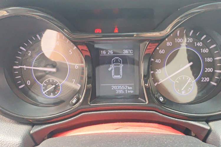 Used JMC Yusheng S350 2016 2.0T Manual 4x4 Gasoline Luxury Version with Sunroof 7 Seats Instrument Cluster