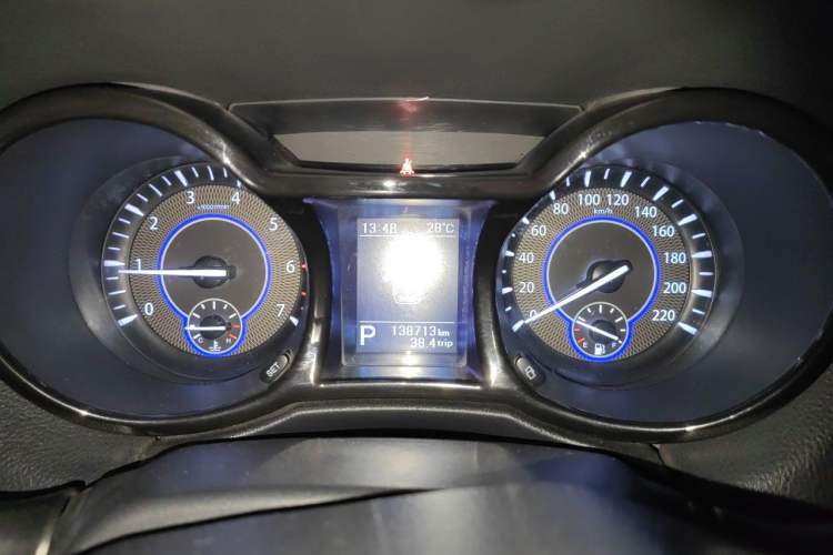 Used JMC Yusheng S350 2016 2.0T Automatic All-Wheel Drive Gasoline Ultra-Luxury 5-Seater Instrument Cluster