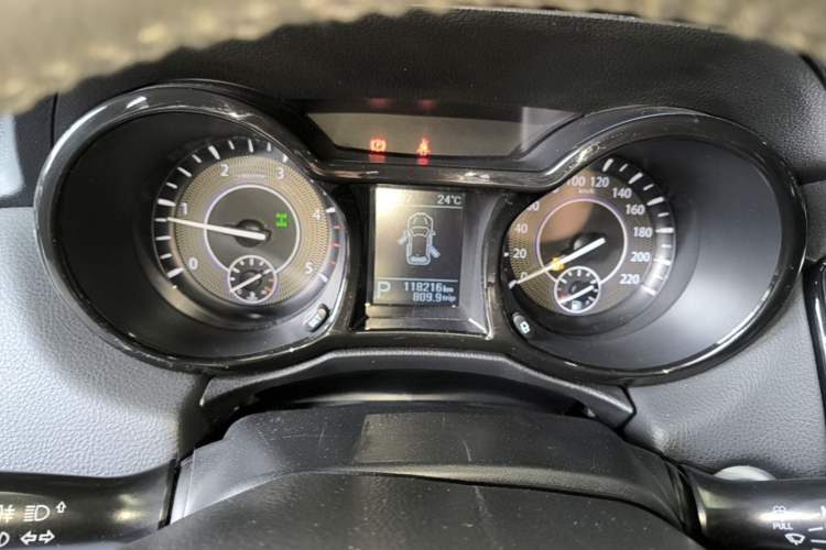 Used JMC Yusheng S350 2016 2.4T Automatic 4x4 Diesel Luxury 5-Seater Instrument Cluster