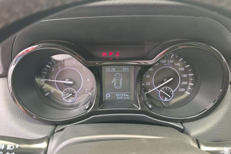 Used JMC Yusheng S350 2016 2.0T Automatic All-Wheel Drive Gasoline Luxury Version with Sunroof 5 Seats Instrument Cluster